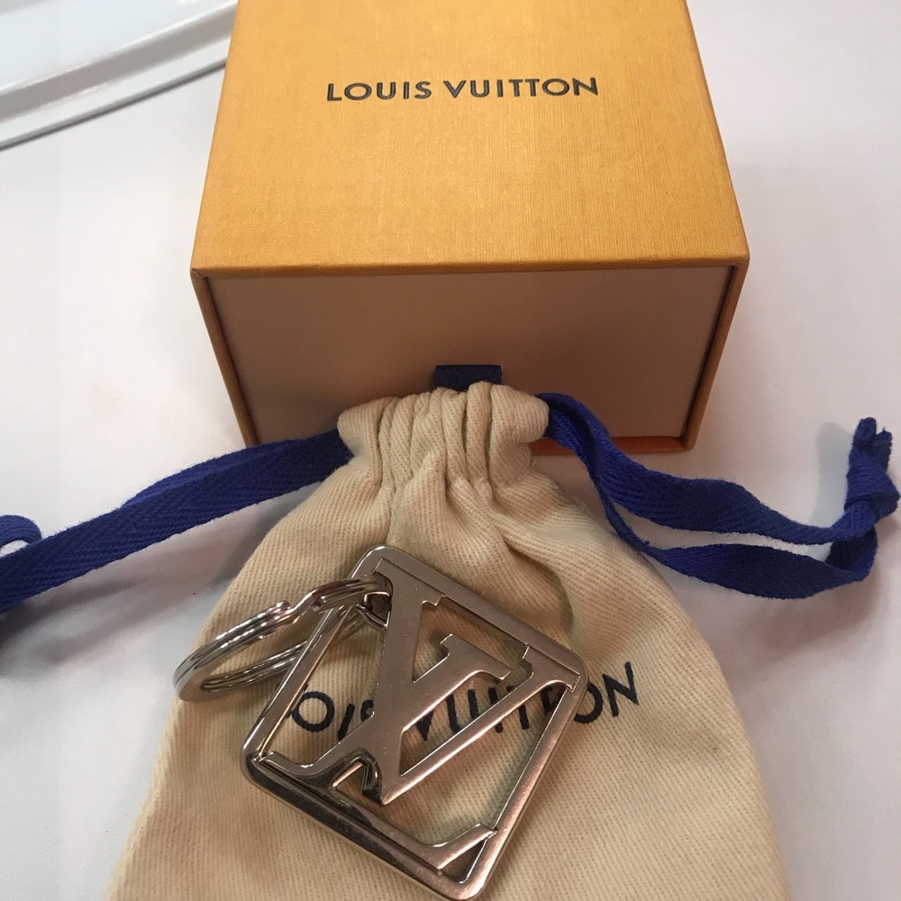 Louis Vuitton M61000 Key Ring (palladium coating)